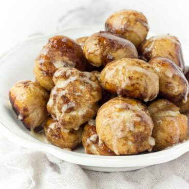 Cinnamon Roll Pretzel Bites: Soft pretzels meet cinnamon rolls! Soft, chewy pretzel dough rolled in cinnamon sugar, baked and covered in a thin glaze – pretzel perfection! www.thereciperebel.com