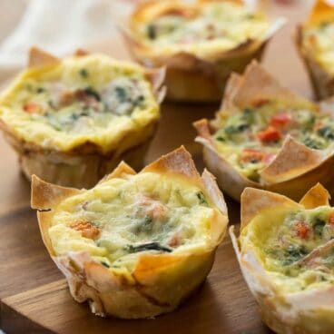 Wonton wrappers make these mini wonton quiche so quick and easy! The perfect appetizer for holidays, brunch, or brinner!