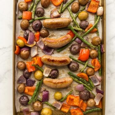 sheet pan sausage and potatoes with red pepper green beans and red onion